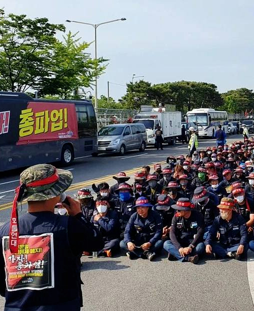 Забастовка южнокорейских дальнобойщиков.