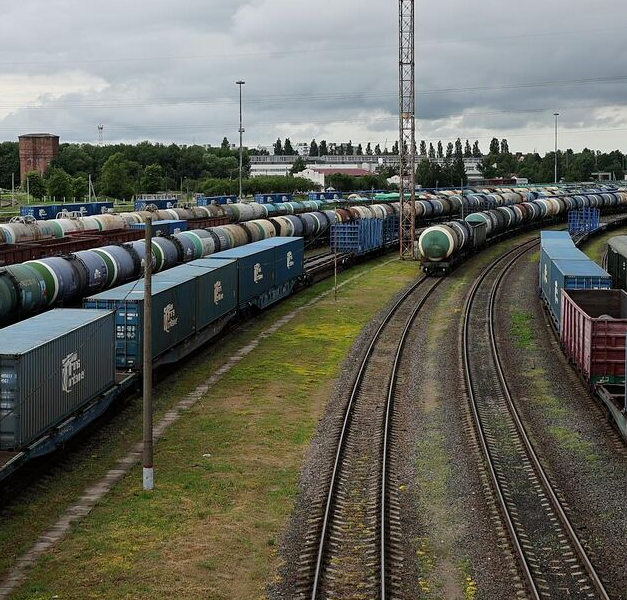 Литва прекратила транзит в Калининград ряда товаров, попавших под европейские санкции